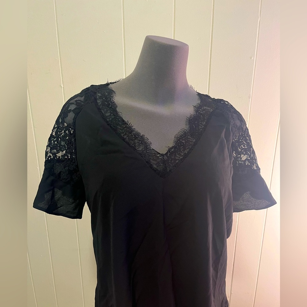 SHEIN Curve 0XL Plus Lace Panel Flounce Sleeve Blouse (Black)